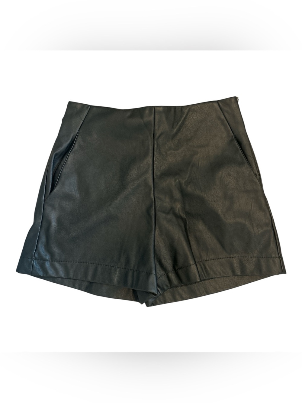 Boohoo Women’s Black Faux Leather Shorts Size 8 Side Zip Pockets Vegan Leather
